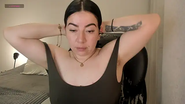 Snapshot of Im_coco chatting on 11.30.25 Im coco online show from 11.30.25