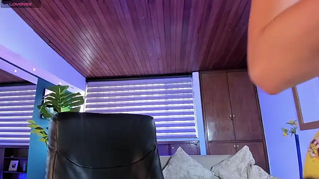 Snapshot of IsabellaaJoness chatting on 10.18.25 IsabellaaJoness online show from 10.18.25