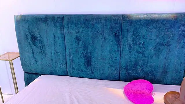 Snapshot of AgathaLynx chatting on 02.01.26 AgathaLynx online show from 02.01.26