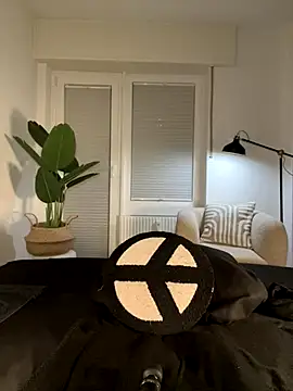 Lena Blom online show from 12.17.25