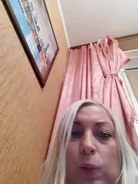 Snapshot of cutecatXXX chatting on 12.20.24 cutecatXXX online show from 12.20.24