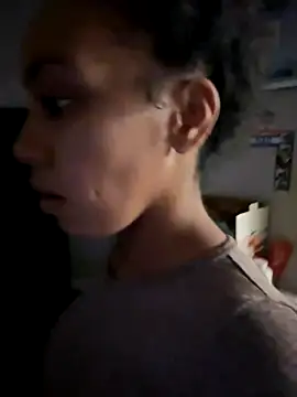 Snapshot of juicyyy323 chatting on 11.21.25 juicyyy323 online show from 11.21.25