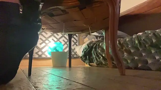 Snapshot of alexheels_boots chatting on 11.29.25 alexheels boots online show from 11.29.25