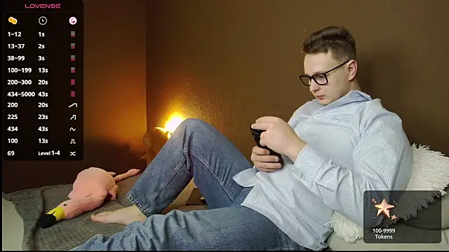 Snapshot of charlie_smiley chatting on 11.25.25 charlie smiley online show from 11.25.25