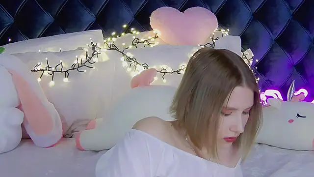 LiliLinn online show from 03.08.25