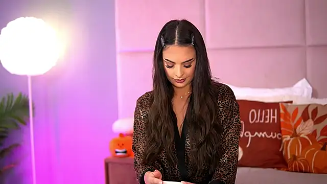 AlmaLuv online show from 10.19.25