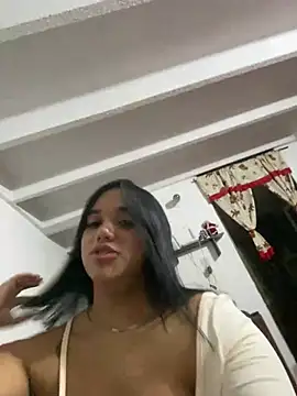 Snapshot of ElaEndez_ chatting on 12.25.24 ElaEndez online show from 12.25.24