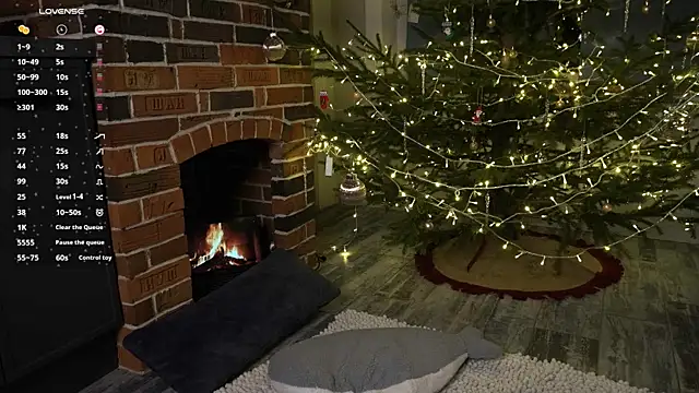 Snapshot of GlamourNova chatting on 12.19.24 GlamourNova online show from 12.19.24