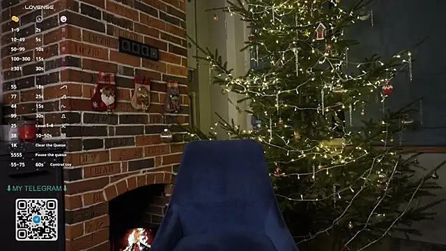 Snapshot of GlamourNova chatting on 12.25.24 GlamourNova online show from 12.25.24