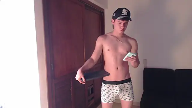 Snapshot of harry_greg21 chatting on 02.04.26 harry greg21 online show from 02.04.26