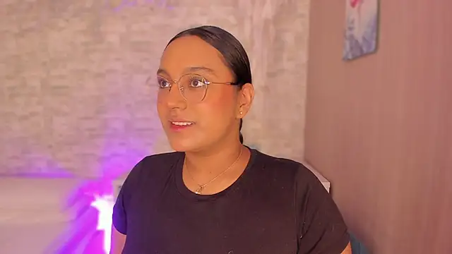 Snapshot of ellamontoya chatting on 02.09.25 ellamontoya online show from 02.09.25