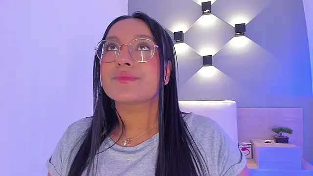 Snapshot of ellamontoya chatting on 02.11.25 ellamontoya online show from 02.11.25