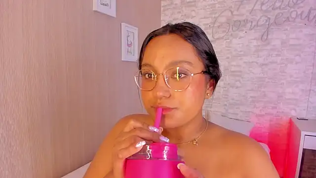 Snapshot of ellamontoya chatting on 02.12.25 ellamontoya online show from 02.12.25