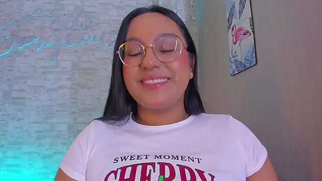 Snapshot of ellamontoya chatting on 02.17.25 ellamontoya online show from 02.17.25