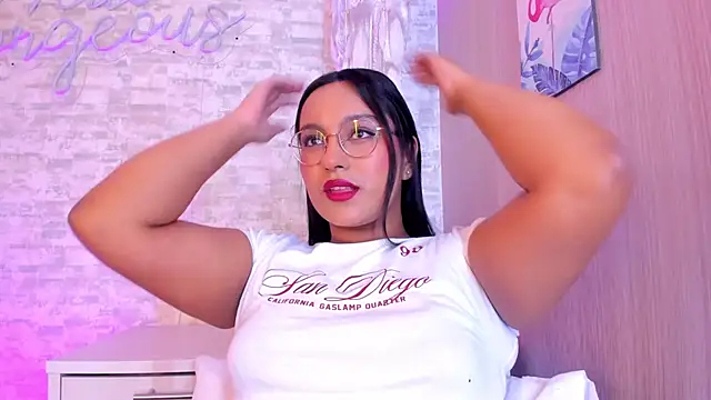 Snapshot of ellamontoya chatting on 02.25.25 ellamontoya online show from 02.25.25