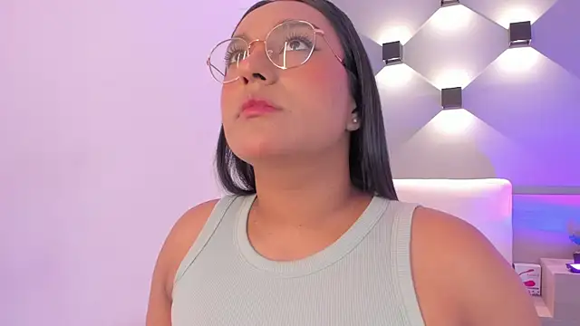 Snapshot of ellamontoya chatting on 03.17.25 ellamontoya online show from 03.17.25