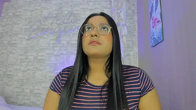 Snapshot of ellamontoya chatting on 03.21.25 ellamontoya online show from 03.21.25