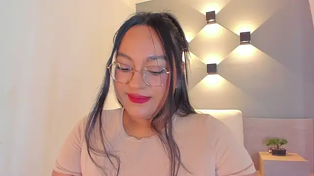 Snapshot of ellamontoya chatting on 10.08.25 ellamontoya online show from 10.08.25