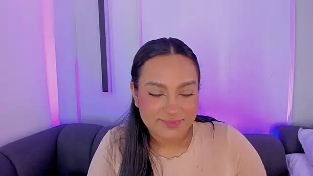 Snapshot of ellamontoya chatting on 11.10.25 ellamontoya online show from 11.10.25