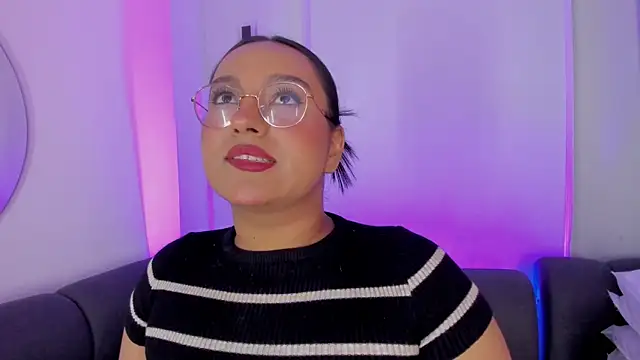 Snapshot of ellamontoya chatting on 11.12.25 ellamontoya online show from 11.12.25