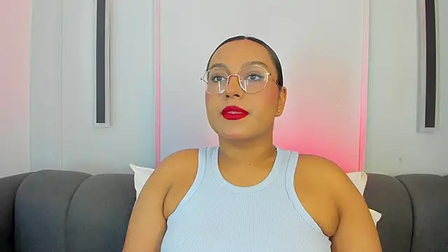 Snapshot of ellamontoya chatting on 11.25.25 ellamontoya online show from 11.25.25