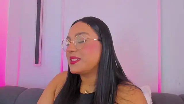 Snapshot of ellamontoya chatting on 12.03.25 ellamontoya online show from 12.03.25