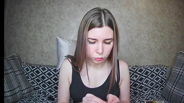 Snapshot of ElllaNuar chatting on 12.19.24 ElllaNuar online show from 12.19.24