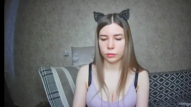 Snapshot of ElllaNuar chatting on 02.05.25 ElllaNuar online show from 02.05.25