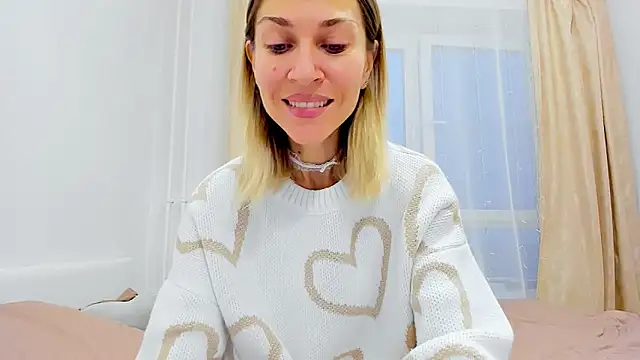 Snapshot of Mona_Cruz chatting on 12.04.24 Mona Cruz online show from 12.04.24