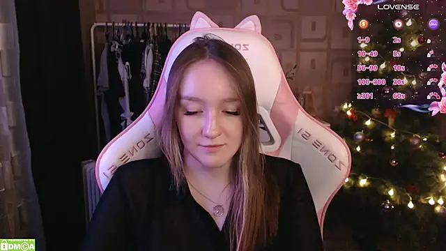 Snapshot of MoonlishSiren chatting on 01.14.25 MoonlishSiren online show from 01.14.25