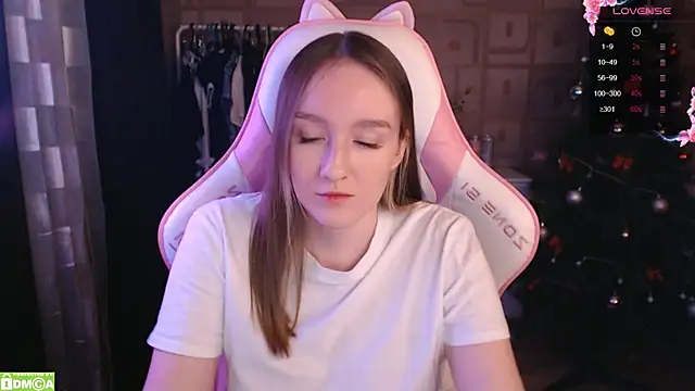 Snapshot of MoonlishSiren chatting on 01.25.25 MoonlishSiren online show from 01.25.25