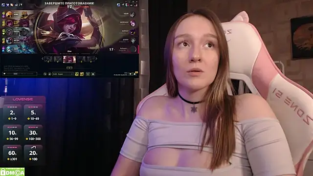 Snapshot of MoonlishSiren chatting on 03.21.25 MoonlishSiren online show from 03.21.25