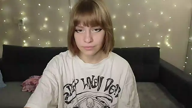 Snapshot of HermioneHHH chatting on 12.19.24 HermioneHHH online show from 12.19.24