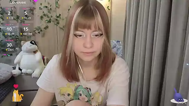 Snapshot of HermioneHHH chatting on 10.20.25 HermioneHHH online show from 10.20.25