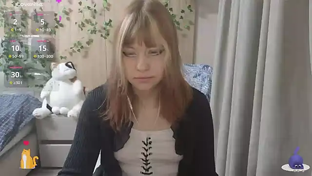 Snapshot of HermioneHHH chatting on 10.26.25 HermioneHHH online show from 10.26.25