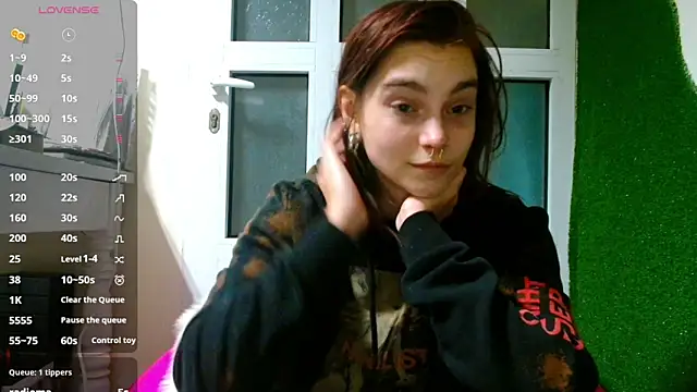 Sophie Bell online show from 03.05.25