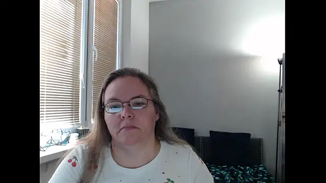 Snapshot of Sweetboobs chatting on 09.21.25 Sweetboobs online show from 09.21.25