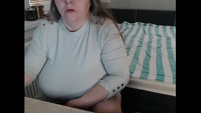 Snapshot of Sweetboobs chatting on 01.12.26 Sweetboobs online show from 01.12.26