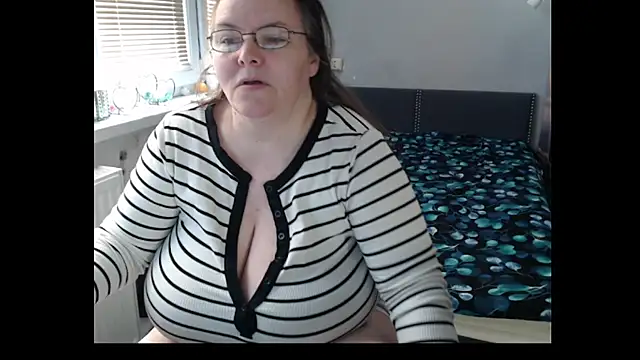 Snapshot of Sweetboobs chatting on 05.03.26 Sweetboobs online show from 05.03.26