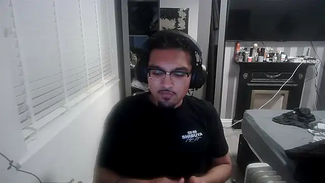 Snapshot of hallowsMIA chatting on 05.29.26 hallowsMIA online show from 05.29.26