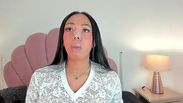 Nicole Paradise online show from 12.01.25