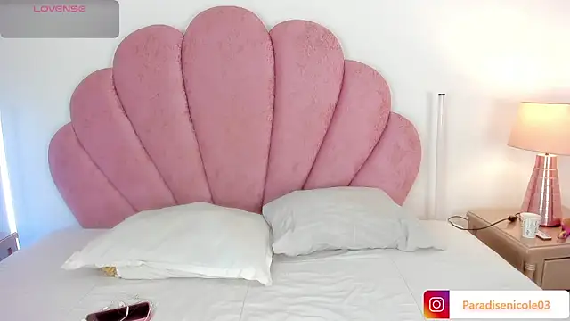 Snapshot of Nicole_Paradise chatting on 05.31.26 Nicole Paradise online show from 05.31.26