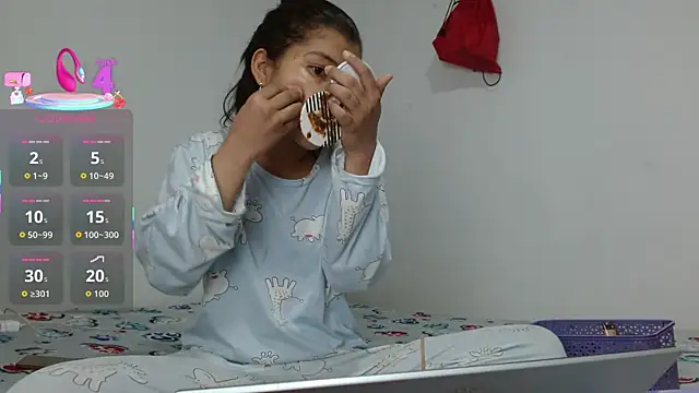 Snapshot of SophiaMeyerst chatting on 09.28.25 SophiaMeyerst online show from 09.28.25