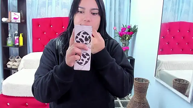 Snapshot of Cumming_Tiffani chatting on 03.17.25 Cumming Tiffani online show from 03.17.25