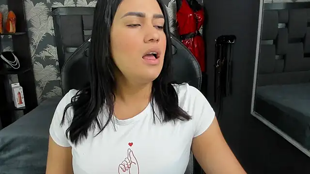 Snapshot of Cumming_Tiffani chatting on 10.07.25 Cumming Tiffani online show from 10.07.25