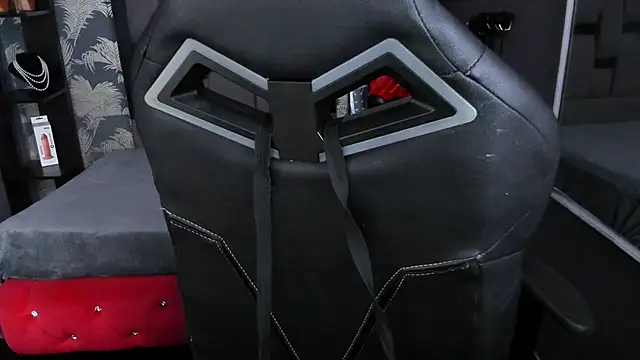 Snapshot of Cumming_Tiffani chatting on 10.14.25 Cumming Tiffani online show from 10.14.25