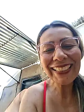 Snapshot of Mia-funny20 chatting on 05.13.26 Mia-funny20 online show from 05.13.26