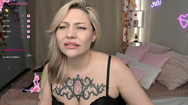 Snapshot of fucking_punishment chatting on 11.01.25 fucking punishment online show from 11.01.25