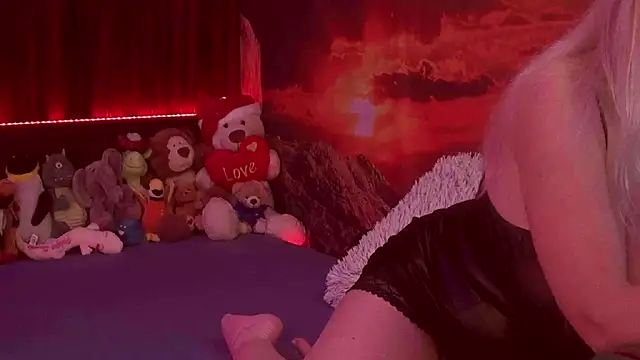MoniCutex online show from 03.23.25