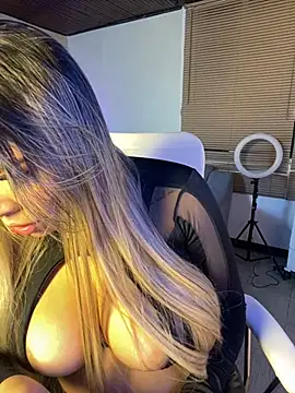 Snapshot of MiaWhitePink_ chatting on 03.14.25 MiaWhitePink online show from 03.14.25